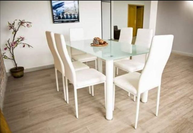 Mesa Más sillas metalicas