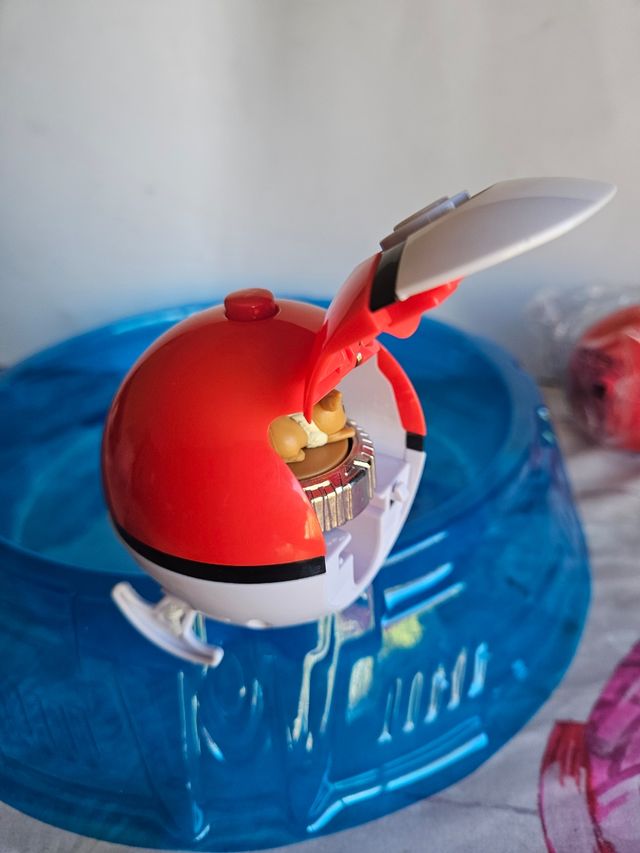 Bola + pokemon
