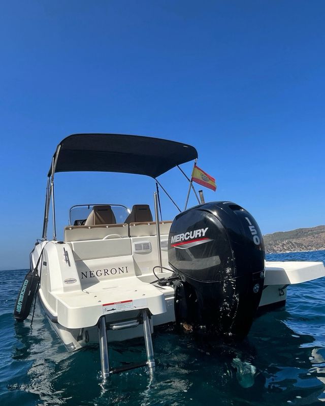 Barco Quicksilver Activ 605 Open 150HP