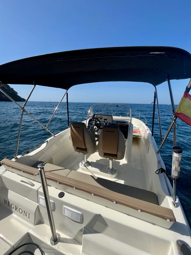 Barco Quicksilver Activ 605 Open 150HP