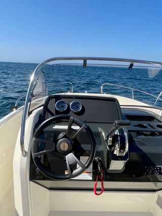 Barco Quicksilver Activ 605 Open 150HP
