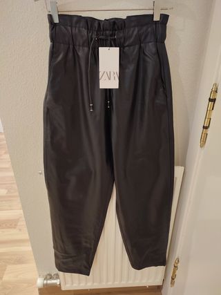 Pantalon polipiel Zara talla XS nuevo 