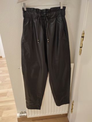 Pantalon polipiel Zara talla XS nuevo 