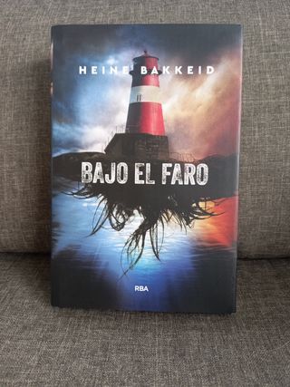 Bajo el faro