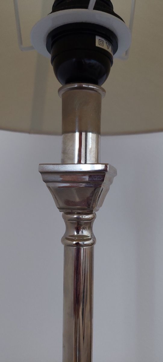 Base de lámpara metal