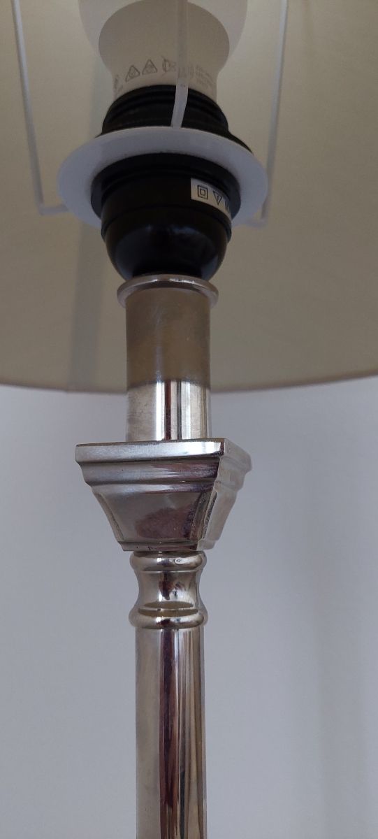 Base de lámpara metal