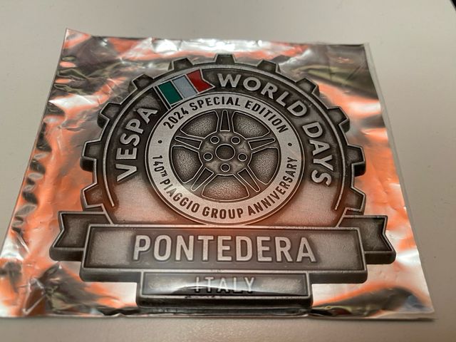 Vespa World placche
