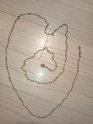 Collana con pietre verdi 
