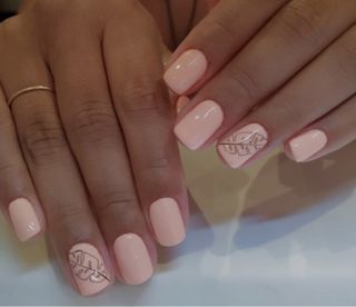Extensiones de pestañas y Manicura Semipermanente
