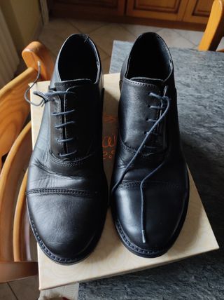 Scarpe eleganti da donna in pelle nera 
