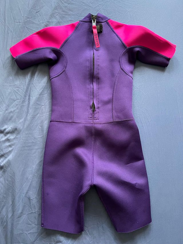 Neopreno Olaian Decathlon morado/rosa talla 8 años