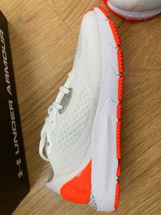Desportivas Under Armour Hovr Sonic 5