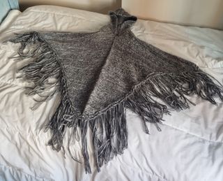 Poncho con capucha de Dayaday