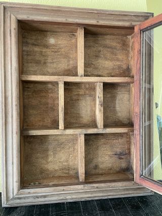 Mueble decoracion de madera, vitrina adornos.
