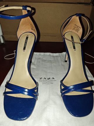 Sandalia Zara azul eléctrico 