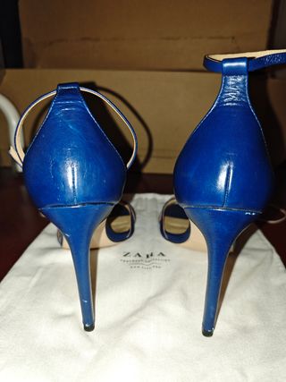 Sandalia Zara azul eléctrico 