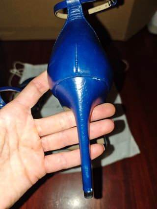 Sandalia Zara azul eléctrico 