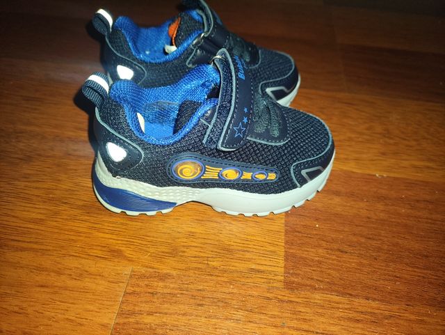 Zapatillas bebé luces