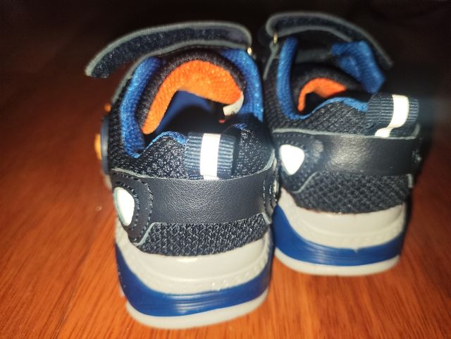 Zapatillas bebé luces