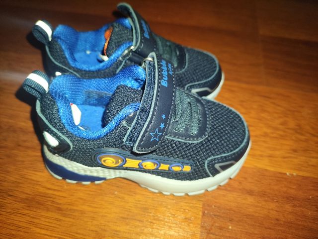 Zapatillas bebé luces