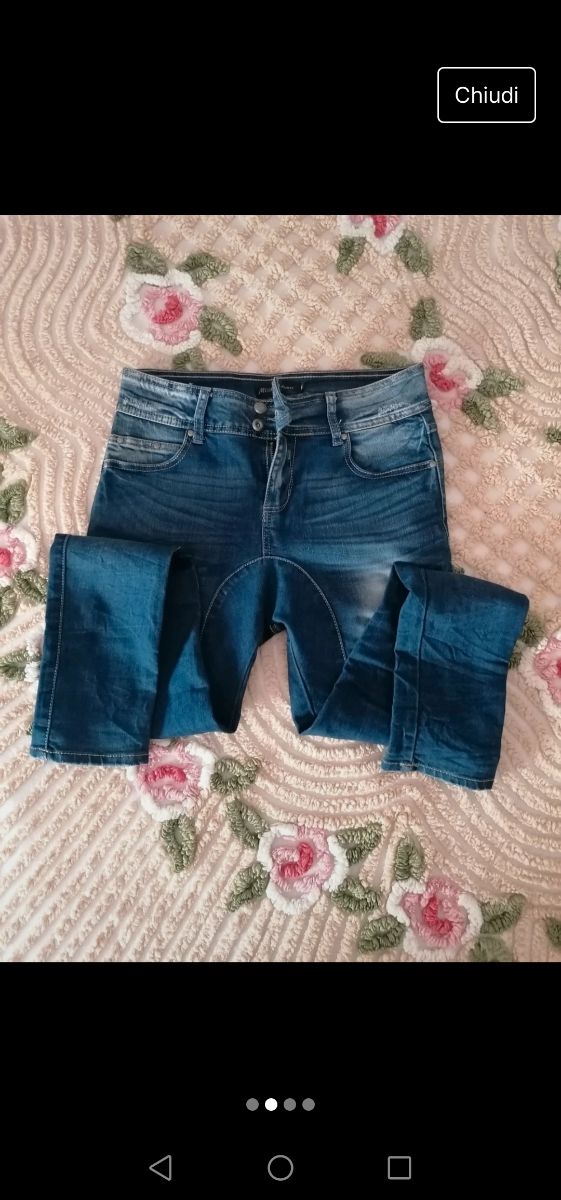 Jeans scuri con cavallo basso