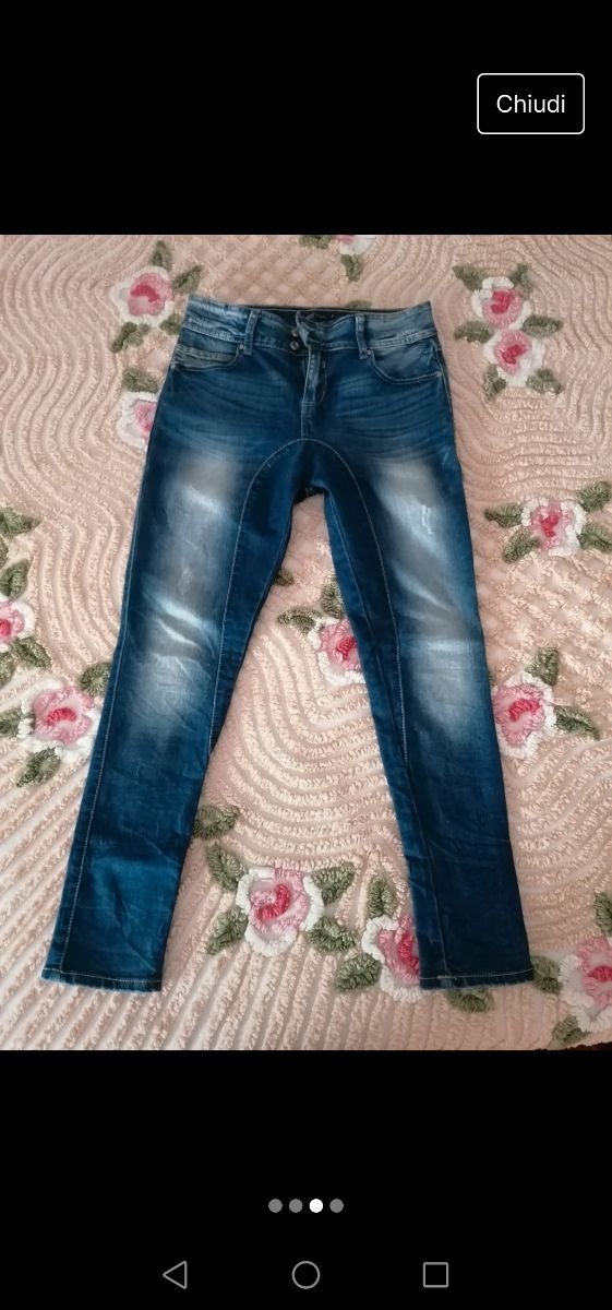 Jeans scuri con cavallo basso
