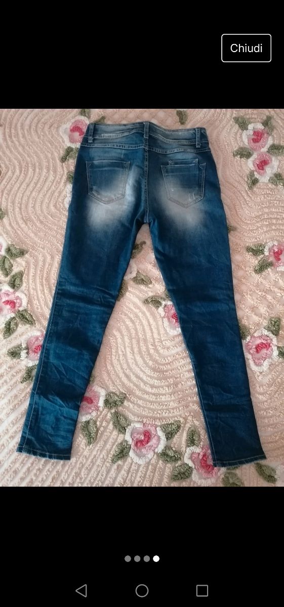 Jeans scuri con cavallo basso