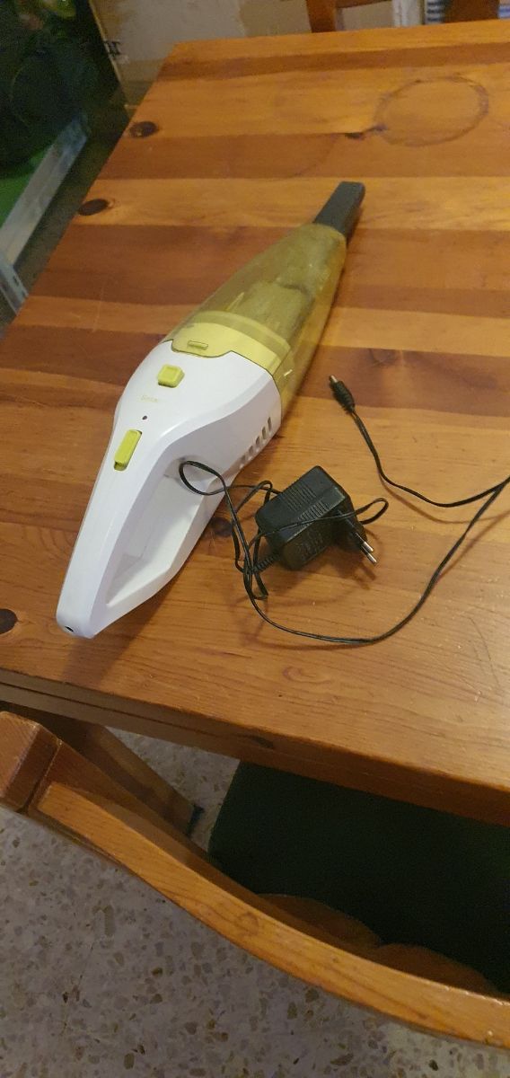 Aspirador pequeño para coche o casa