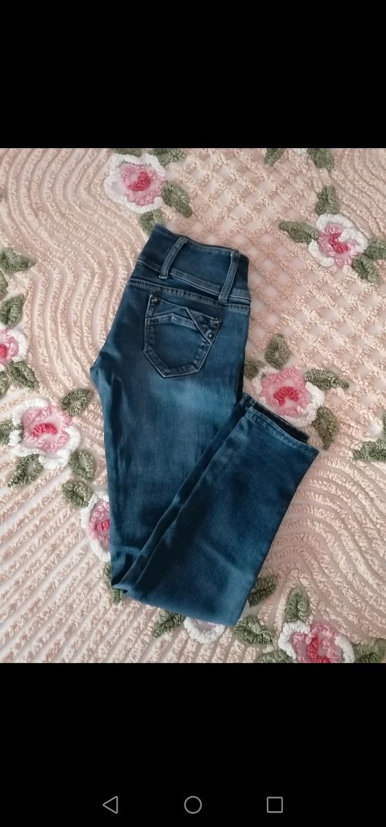 Jeans scuri