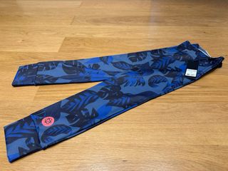 NUEVO. TALLA S. PERNERAS AGU