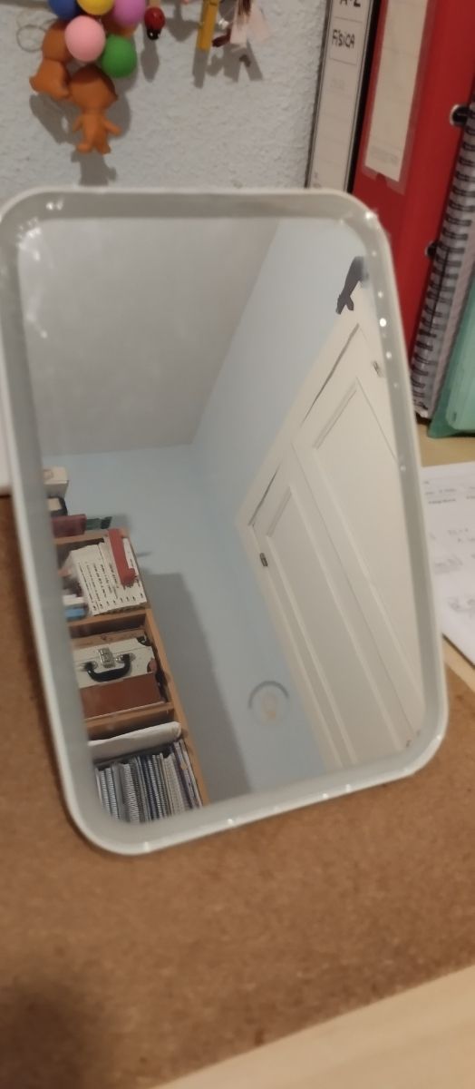 Specchio per il trucco con luce