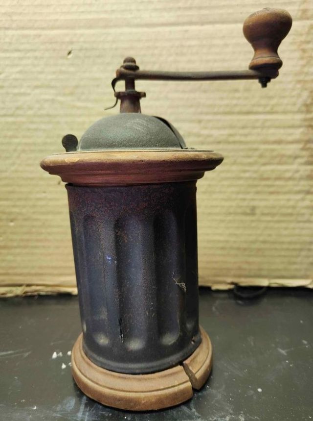 Molinillo de café antiguo