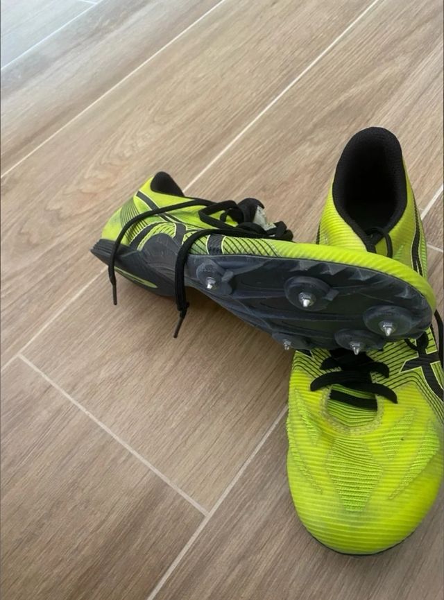 Zapatillas de clavos atletismo Asics T39. Hyper MD