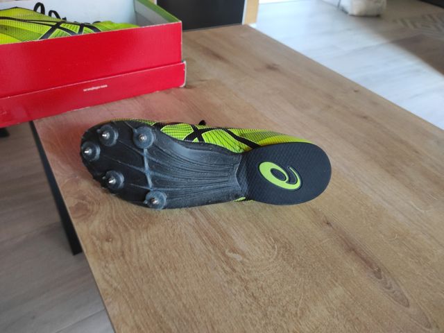 Zapatillas de clavos atletismo Asics T39. Hyper MD