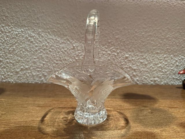Cesta pequeña de cristal tallado