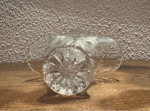 Cesta pequeña de cristal tallado
