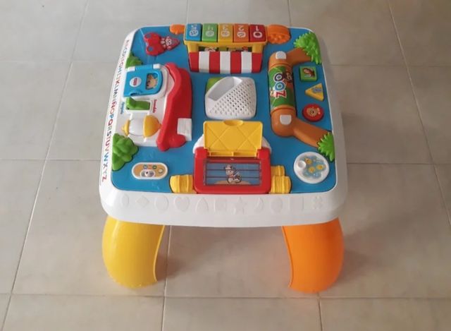 Mesa de actividades Fisher Price