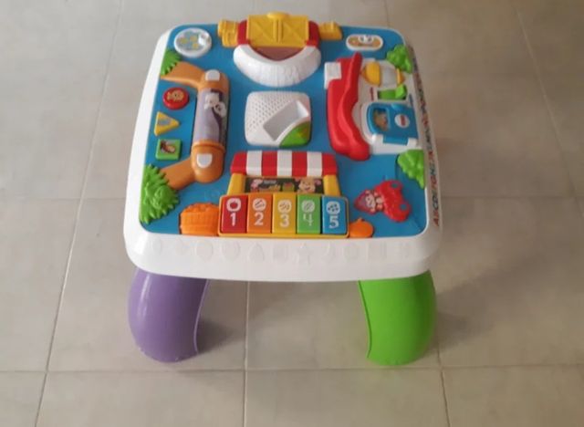 Mesa de actividades Fisher Price