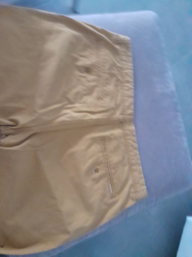 Pantalón chinos color mostaza hombre