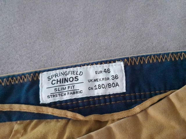 Pantalón chinos color mostaza hombre