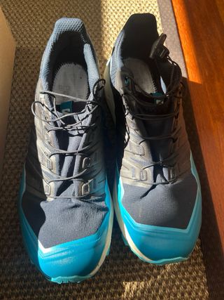 zapatilla trail  Salomon Thundercross azul 