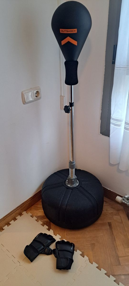 Decathlon: Punching ball para adulto + Guantes