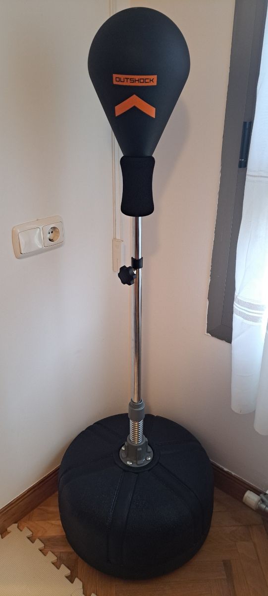 Decathlon: Punching ball para adulto + Guantes