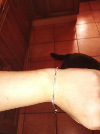 Dos pulseras de plata de ley