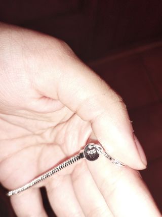 Dos pulseras de plata de ley