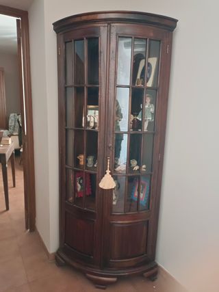 Vitrina cantonera maciza 