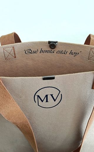 Bolso de fieltro personalizado iniciales+frase BF.