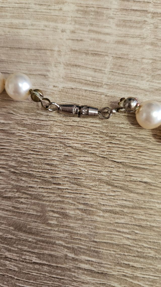 Collar de perlas blancas 