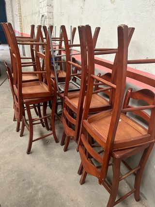 Mesas y sillas de madera para bar o cocinilla