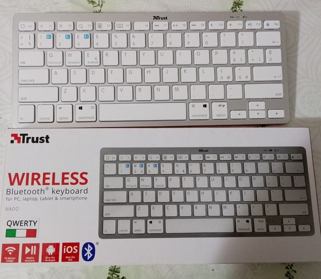 Tastiera bluetooth per tablet 